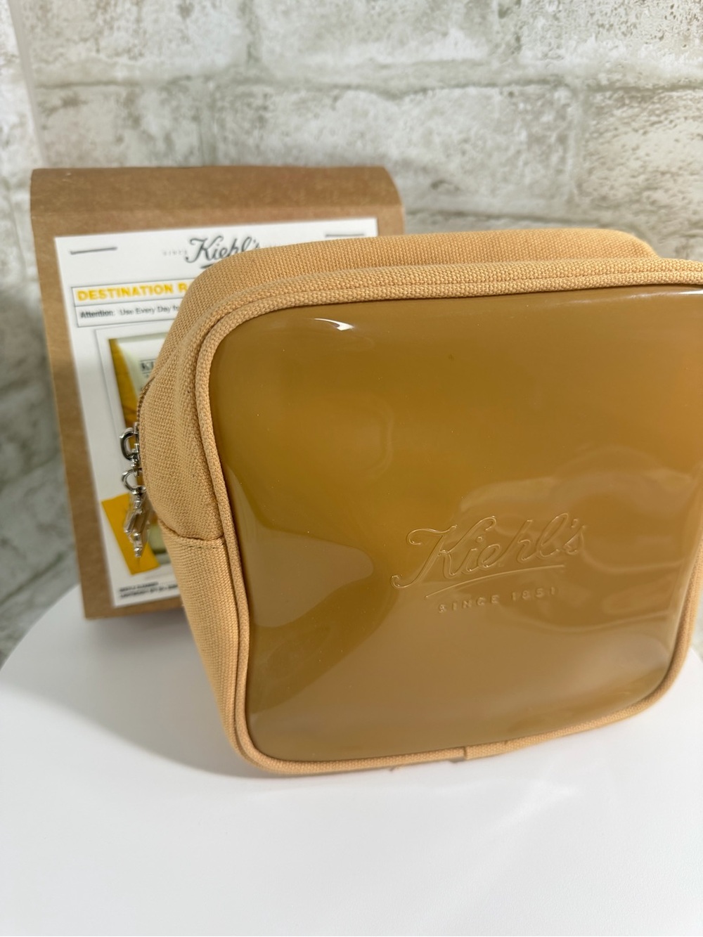 Kiehl's Destination Radiant Skin 3 Piece Travel Set with Kiel’s Travel Bag NWT - Picture 4 of 5